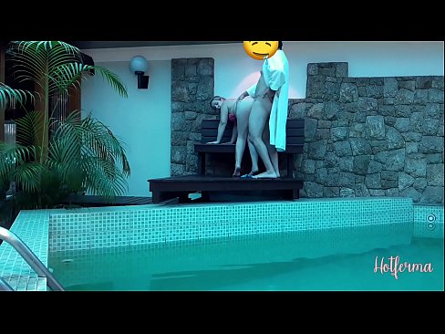 ❤️ Boss uzaicina kalponi uz baseinu, bet nevarēja pretoties karstu Porno pie porno lv.yespornpics-com.ru