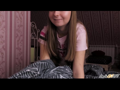 ❤️ Blondīne dziļi sūc savu BFF un saņem spermu mutē Porno pie porno lv.yespornpics-com.ru